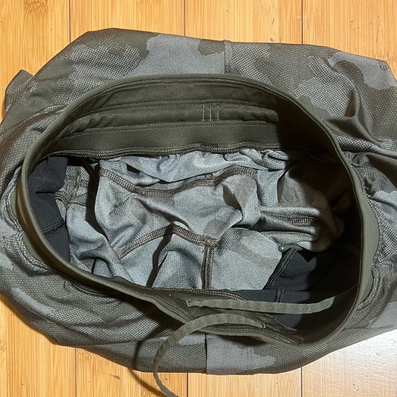 Lululemon T.H.E. Short Green Camo Linerless Size S - Picture 8 of 15